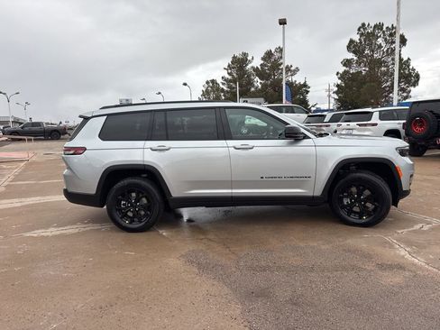 New 2025 Jeep Grand Cherokee L Altitude RWD image 4