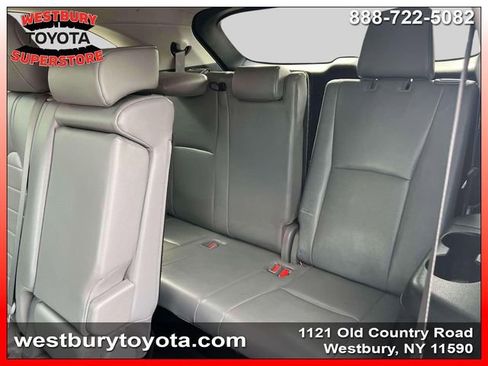 Used 2022 Toyota Highlander XLE image 18