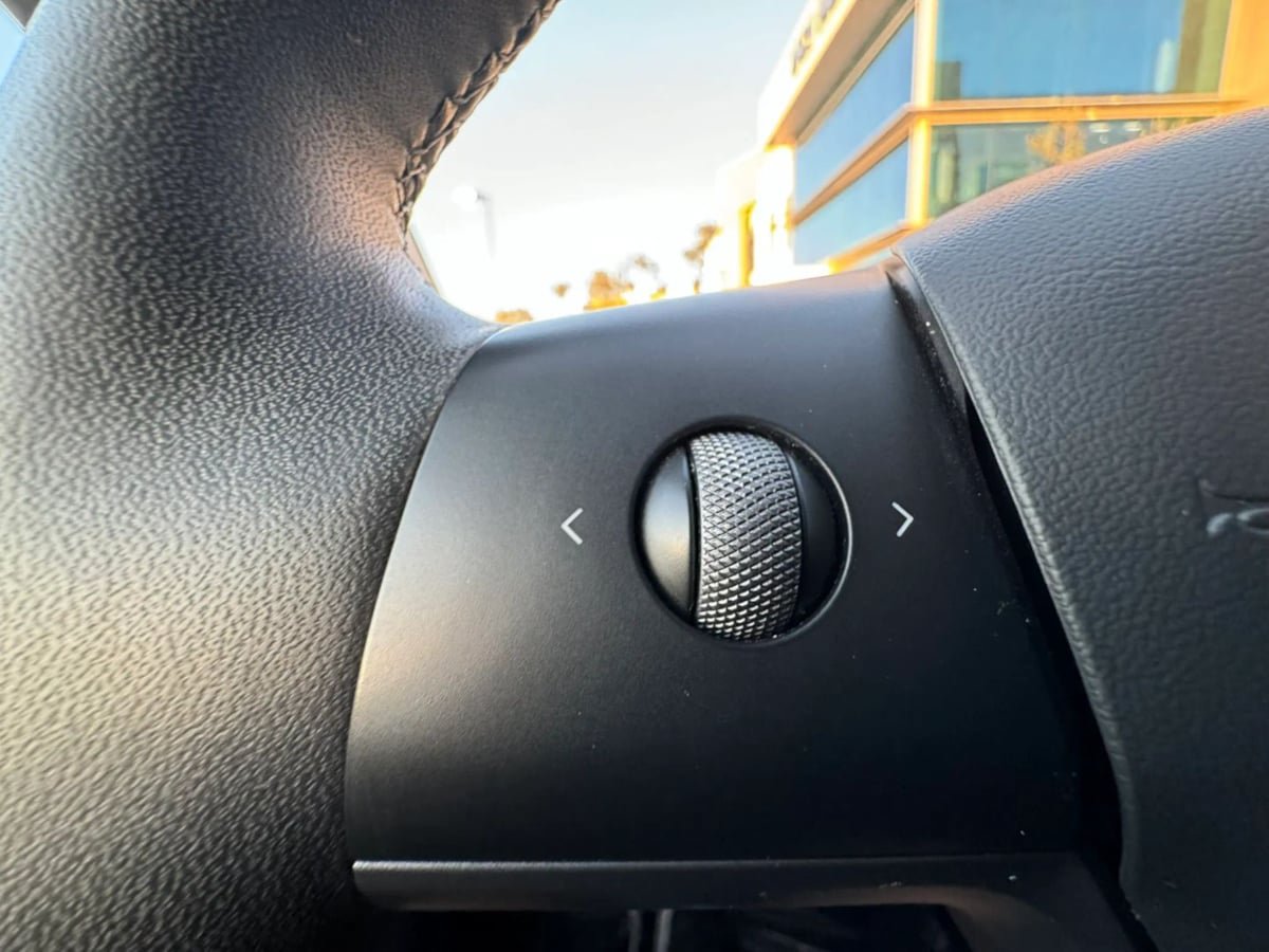 Used 2023 Tesla Model Y Long Range AWD/4WD image 34