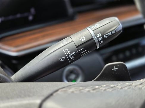 Used 2023 Cadillac Escalade Premium Luxury image 41