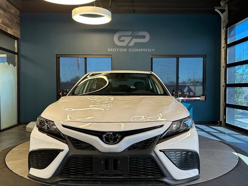 Used 2024 Toyota Camry SE w/ Cold Weather Package FWD image 8