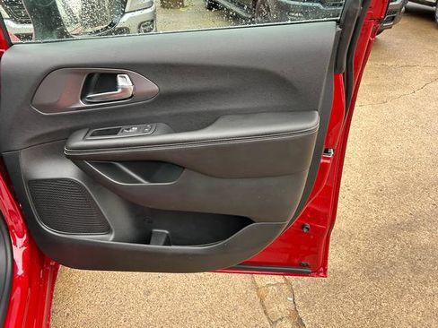 New 2026 Chrysler Pacifica Select image 22