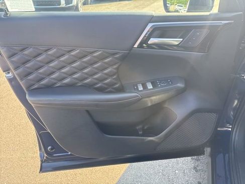 Used 2023 Mitsubishi Outlander SEL image 11