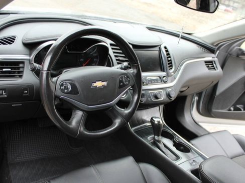 Used 2019 Chevrolet Impala LT FWD image 22