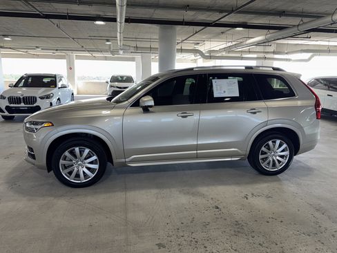 Used 2017 Volvo XC90 T6 Momentum w/ Vision Package image 5