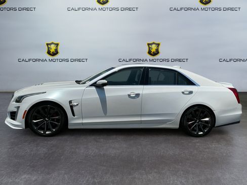Used 2018 Cadillac CTS V w/ Luxury Package RWD image 8