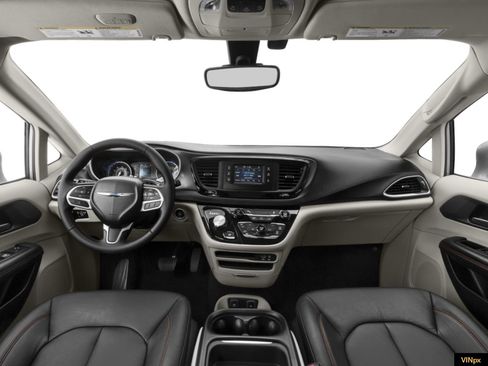 Used 2017 Chrysler Pacifica Limited image 4