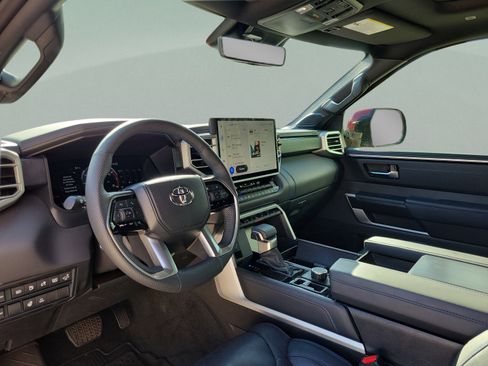 Certified 2025 Toyota Sequoia Platinum AWD/4WD image 23