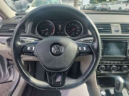 Used 2017 Volkswagen Passat 1.8T SE FWD image 21