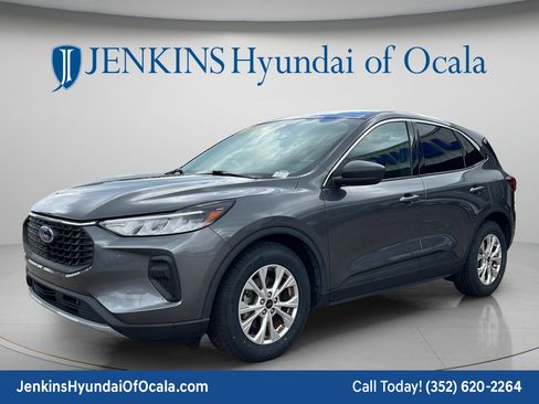 Used 2023 Ford Escape Active w/ Cold Weather Package FWD image 7