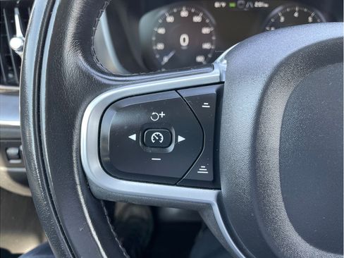 Used 2020 Volvo XC60 T6 Momentum w/ Protection Package AWD/4WD image 17