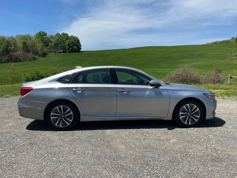 Used 2018 Honda Accord Touring image 2