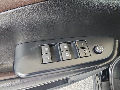 Used 2019 Toyota Highlander XLE AWD/4WD image 23