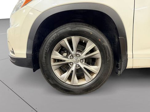 Used 2015 Toyota Highlander XLE AWD/4WD image 12