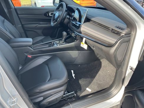 New 2026 Jeep Compass Limited image 10