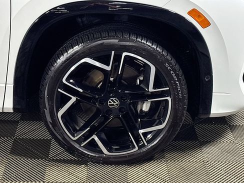 Certified 2025 Volkswagen Tiguan SEL R-Line AWD/4WD image 26