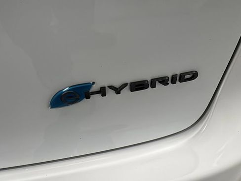 Used 2024 Chrysler Pacifica Select image 46