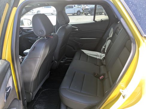 Used 2025 Chevrolet Trax RS w/ Sunroof Package FWD image 30