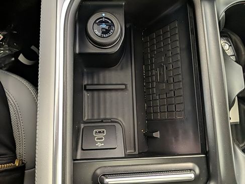 Used 2025 Ford Expedition Max Platinum w/ Driver's Package image 25