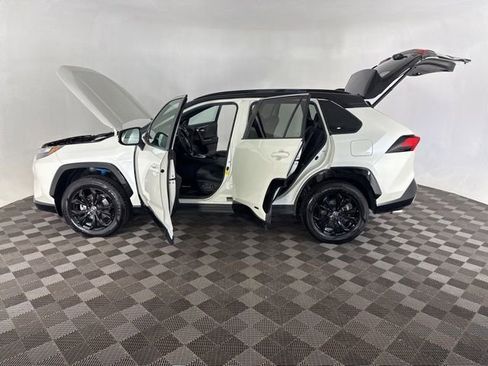 Used 2022 Toyota RAV4 XSE AWD/4WD image 11
