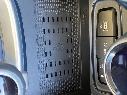 Used 2025 Hyundai Venue Limited FWD image 19