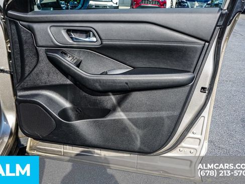 Used 2024 Nissan Rogue SL AWD/4WD image 54