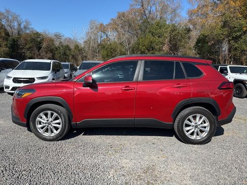 Used 2022 Toyota Corolla Cross LE w/ Moonroof Package image 2