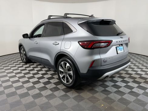 Used 2023 Ford Escape Platinum image 2