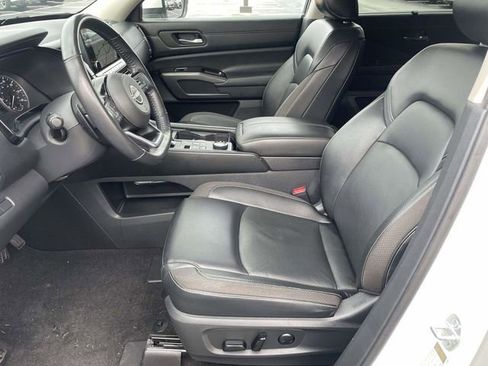 Used 2022 Nissan Pathfinder SL image 12