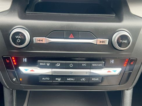 Used 2020 Ford Explorer XLT w/ Equipment Group 202A image 28