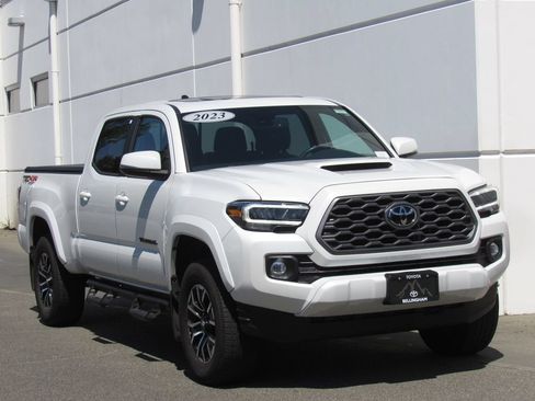 Used 2023 Toyota Tacoma TRD Sport w/ TRD Premium Sport Package AWD/4WD image 2