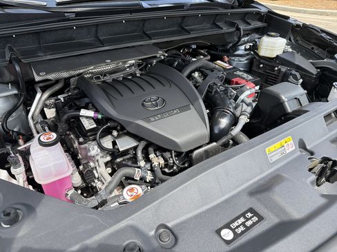 Certified 2025 Toyota Highlander LE FWD image 20