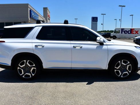 Used 2023 Hyundai Palisade Limited FWD image 2