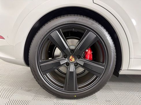 New 2026 Porsche Cayenne GTS image 14