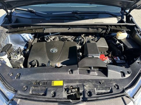 Used 2018 Toyota Highlander image 37