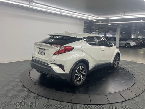 Used 2020 Toyota C-HR XLE image 3