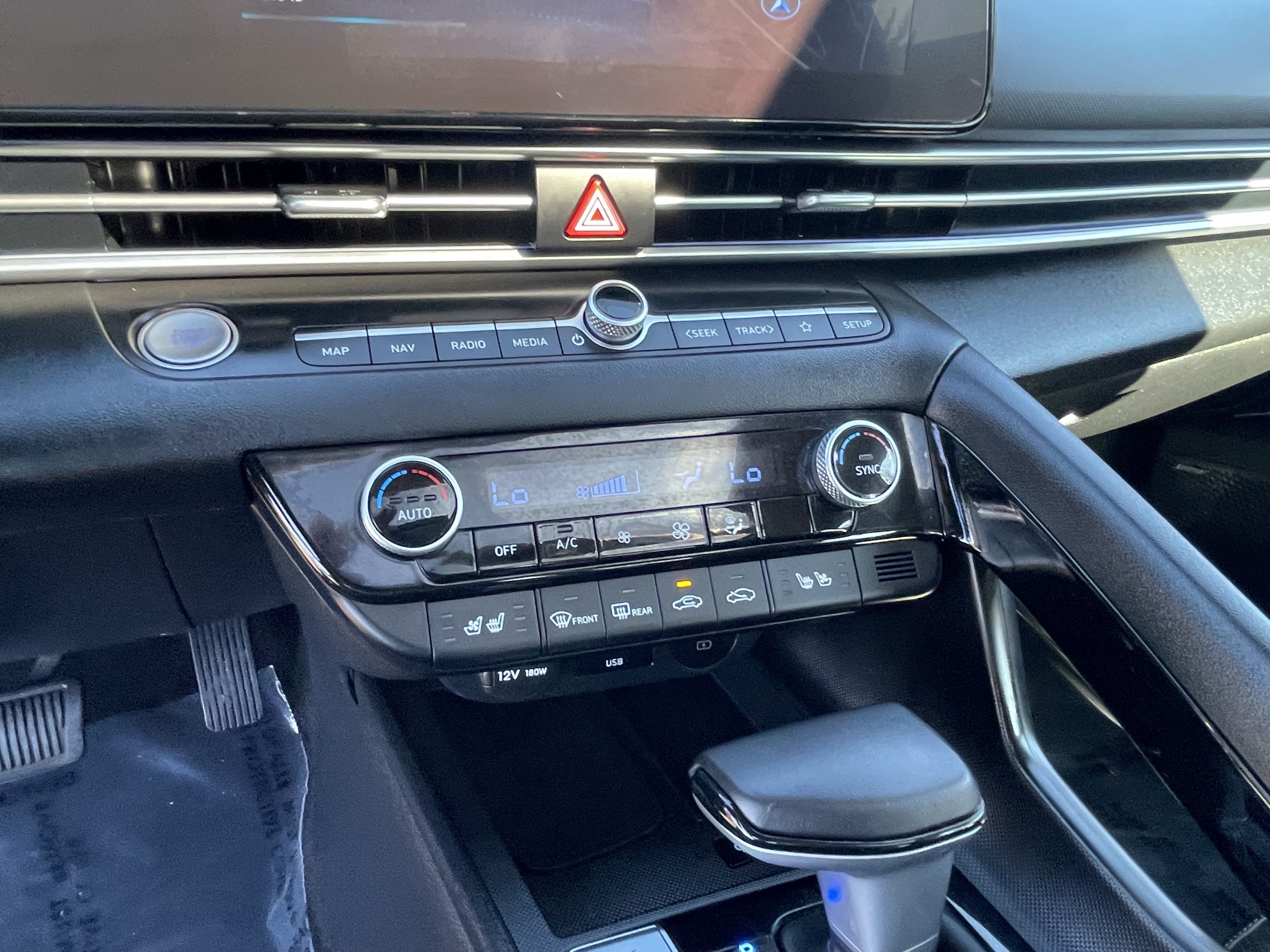 Certified 2025 Hyundai Elantra Limited FWD image 24