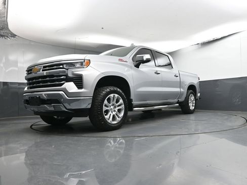 Used 2022 Chevrolet Silverado 1500 LT Trail Boss w/ LT Trail Boss Premium Package AWD/4WD image 30