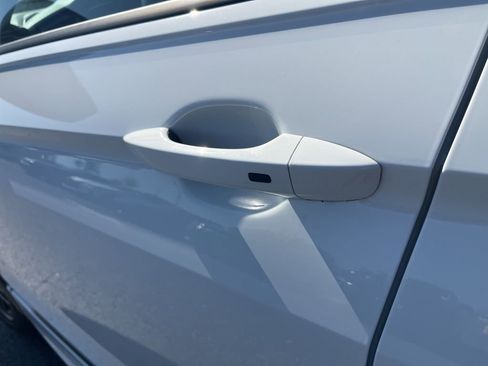 Used 2022 Volkswagen Tiguan SE R-Line image 14