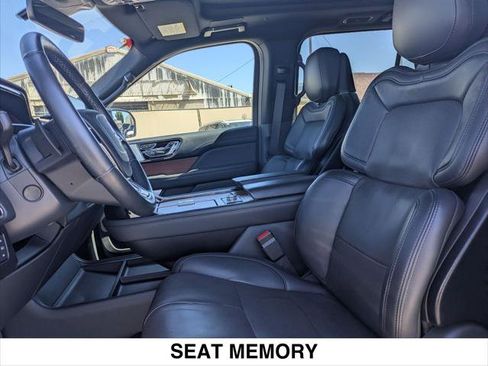 Used 2024 Lincoln Navigator Reserve image 22