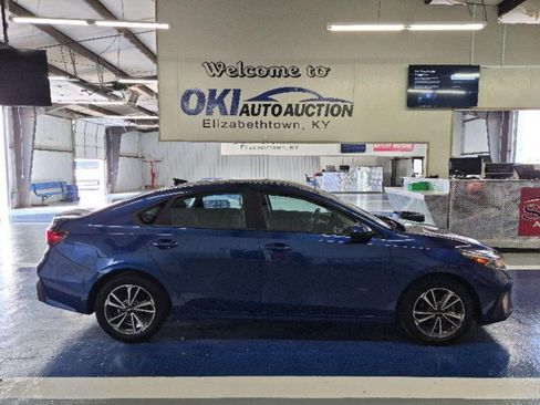 Used 2022 Kia Forte LXS FWD image 2