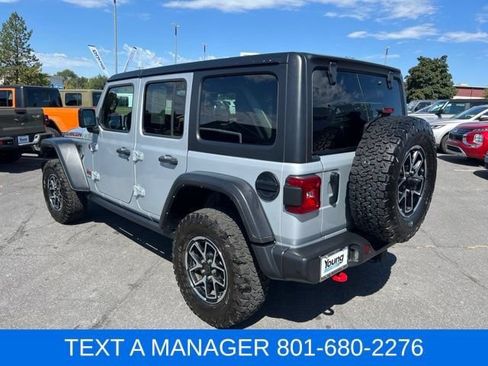 Used 2024 Jeep Wrangler Unlimited Rubicon AWD/4WD image 3