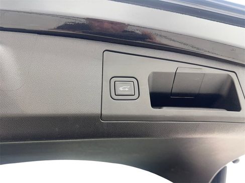 Used 2024 Cadillac XT4 Premium Luxury image 87