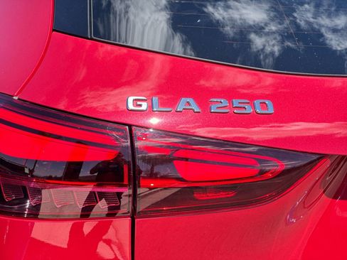 Certified 2026 Mercedes-Benz GLA 250 4MATIC image 33
