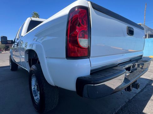 Used 2005 Chevrolet Silverado 2500 LT w/ Heavy-Duty Power Package image 3