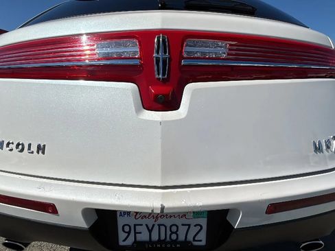 Used 2019 Lincoln MKT AWD image 47