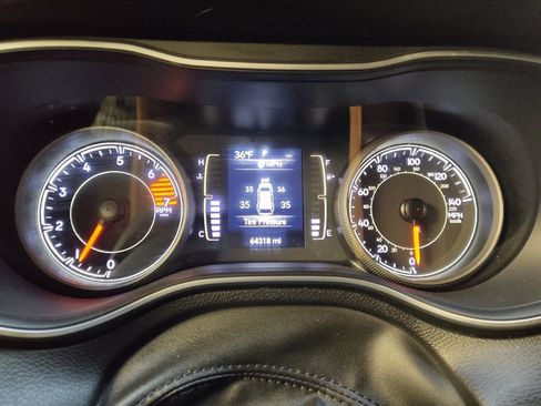 Used 2021 Jeep Cherokee Latitude w/ Mobile Office Group image 23