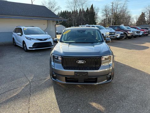 Used 2025 Ford Maverick Lobo image 2