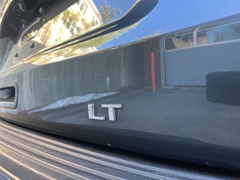 Used 2021 Chevrolet Suburban LT w/ LT Signature Package image 9