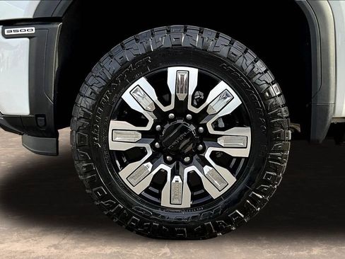 Used 2024 GMC Sierra 3500 Denali w/ Denali Reserve Package image 37